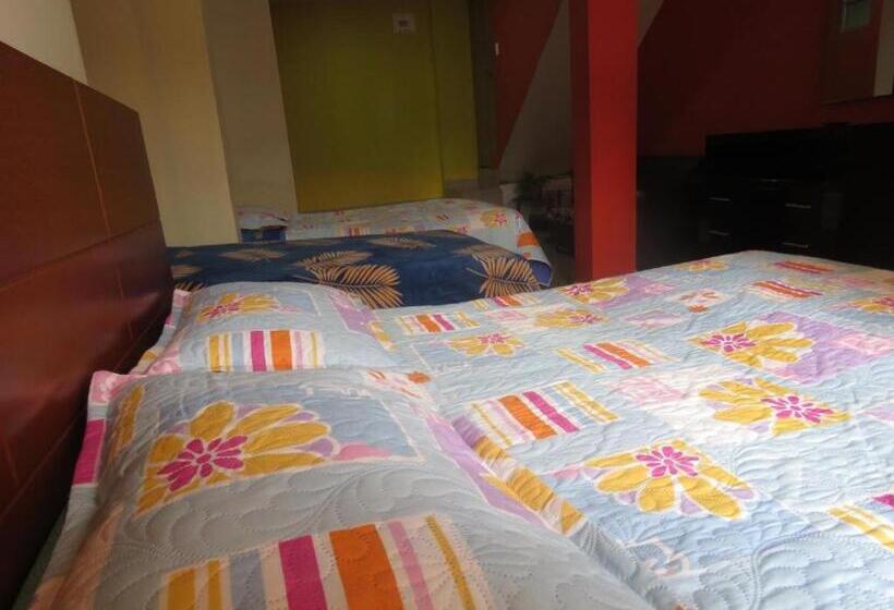 هتل Flores La Frontera