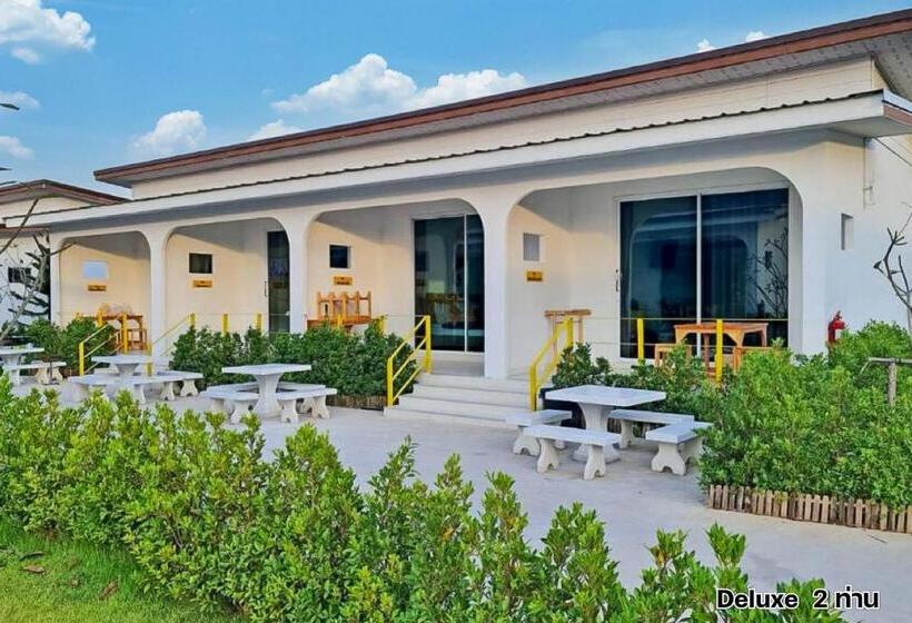 בית מלון כפרי The Toy Beach Resort Rayong