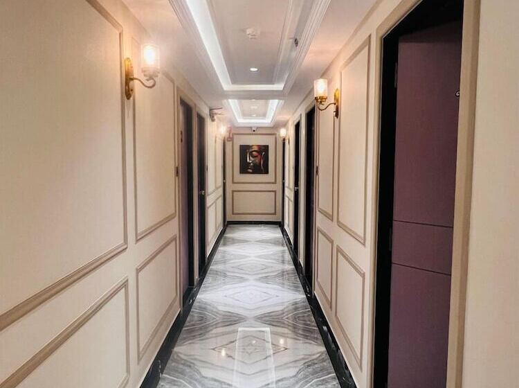 4 Ever Hotel ,surat