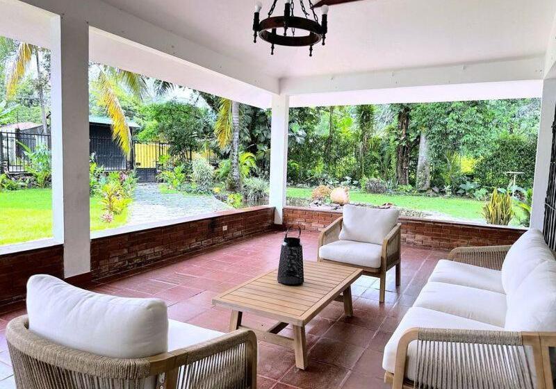 تختخواب و صبحانه Doral House Villavicencio