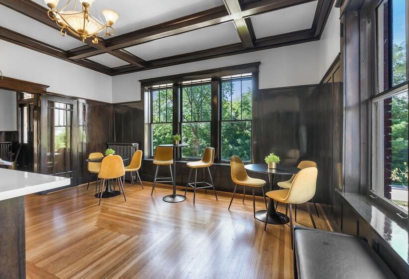 בית מלון כפרי Rockwood Inn