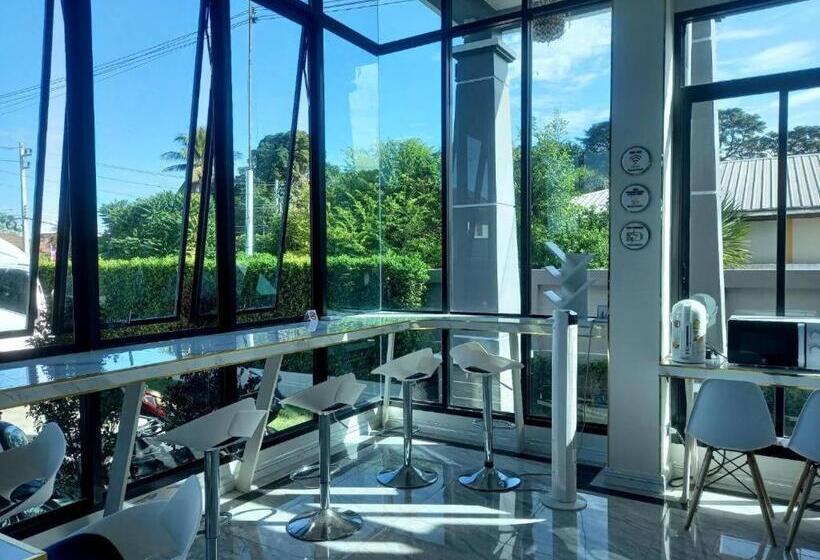 Hotel โรงแรม ไอยรา ริเวอร์ไรน์ นครพนม