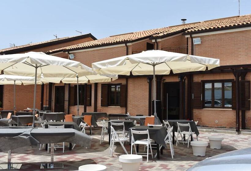 酒店 Riviera Village