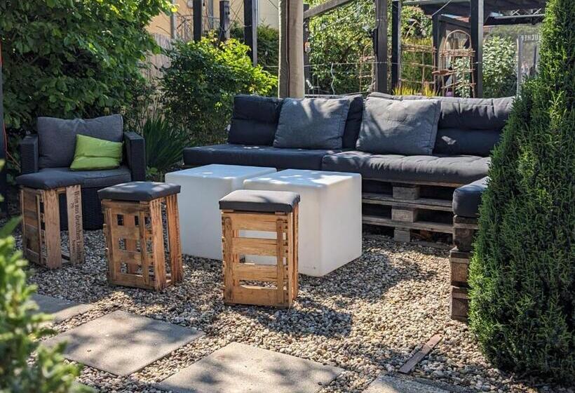 ペンション Weingut Gästehaus Buchert