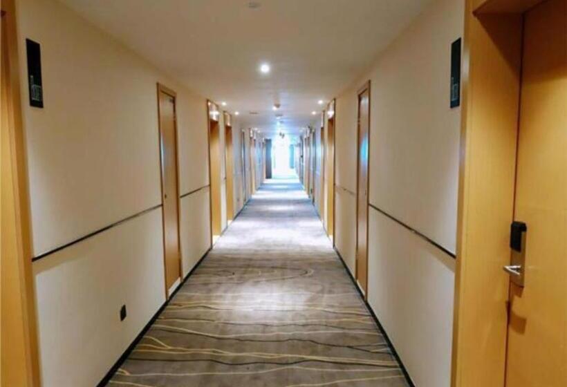 Отель City Comfort Inn Jiyuan Jishui Avenue Jigang
