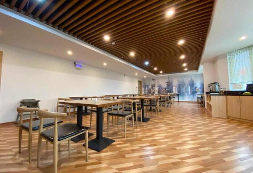 Отель City Comfort Inn Zhanjiang Jinshawan Haitian Yingzhan Plaza