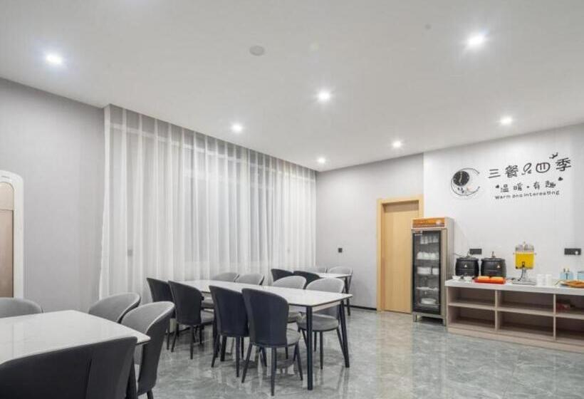 ホテル Greentree Inn Express Qingdao Jiaodong International Airport