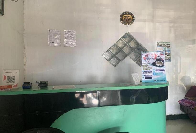 فندق Oyo 91263 Dinar Homestay
