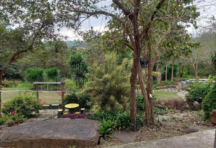 فندق Raisubsomboon Resort