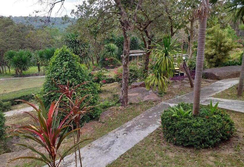 فندق Raisubsomboon Resort