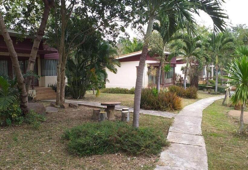 فندق Raisubsomboon Resort