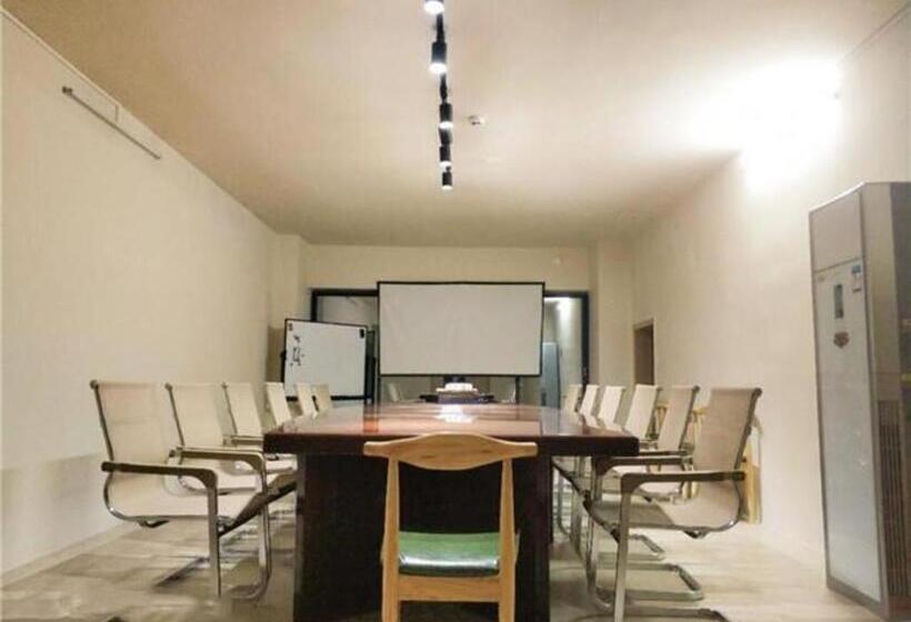 Отель City Comfort Inn Maoming Xinyi Donghuicheng