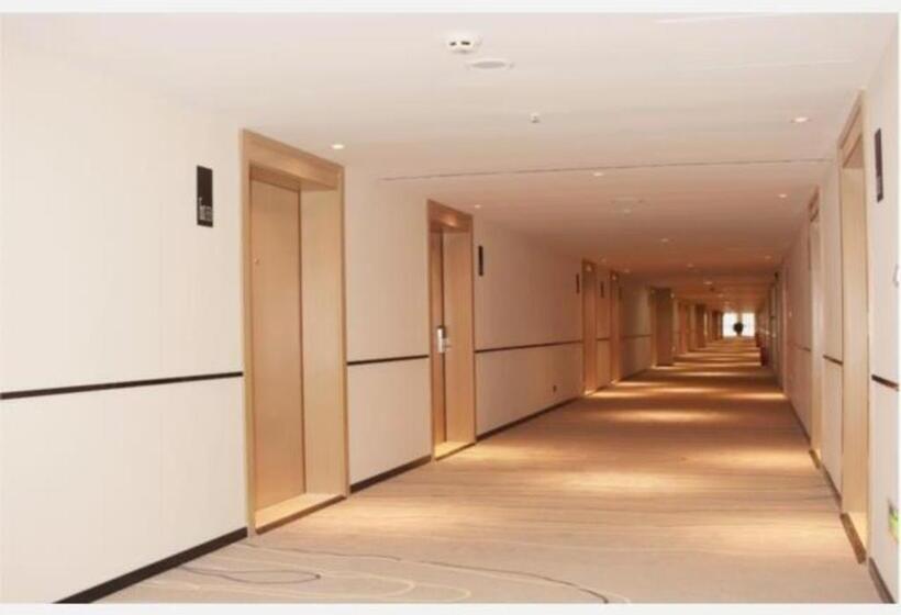 Отель City Comfort Inn Neijiang Zizhong Wuguan