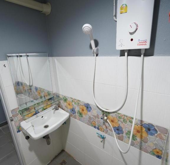 هتل Roomquest Prachin Buri Rojana