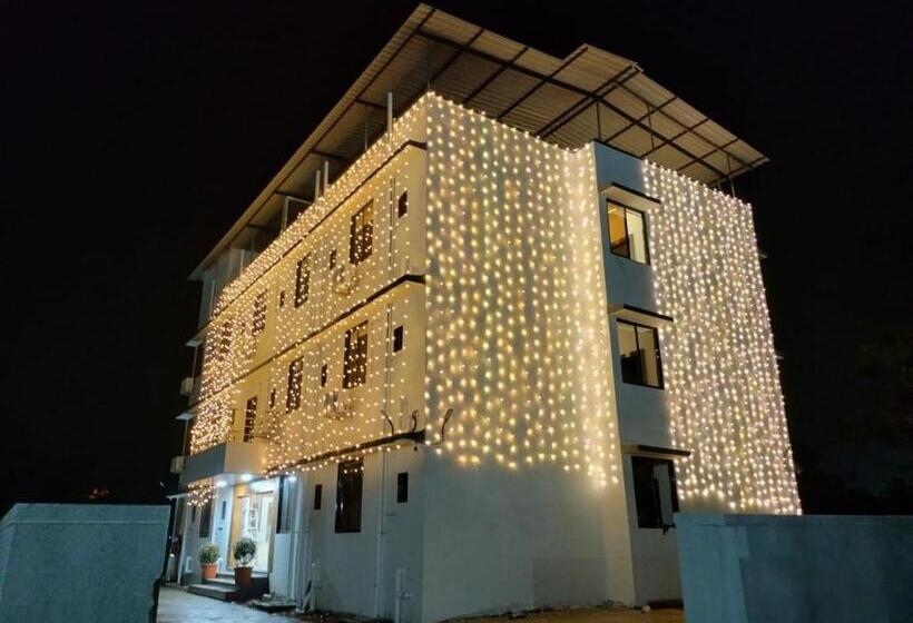 Отель Aayan Residency Boarding & Lodging