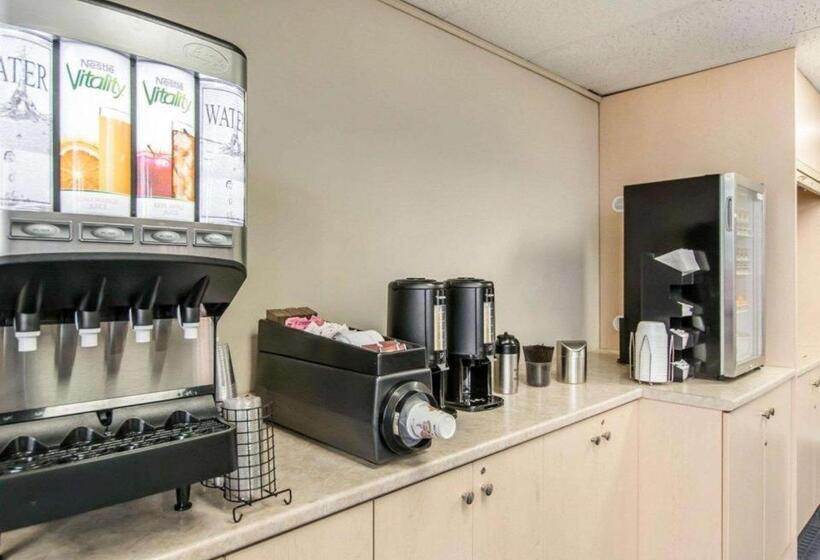 Отель Econo Lodge