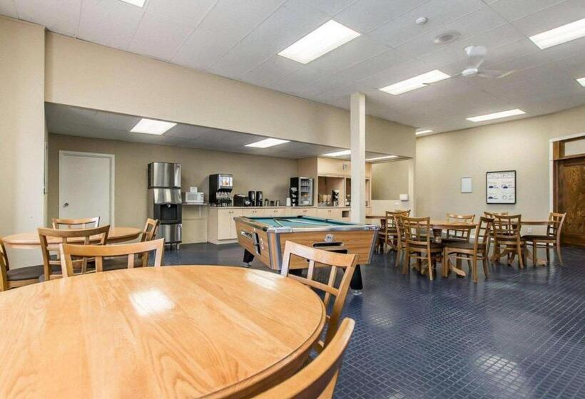 Отель Econo Lodge