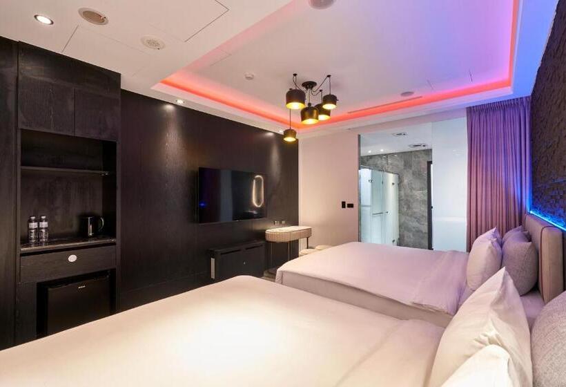 مُتل 和陽行館 Villa Bon Moment