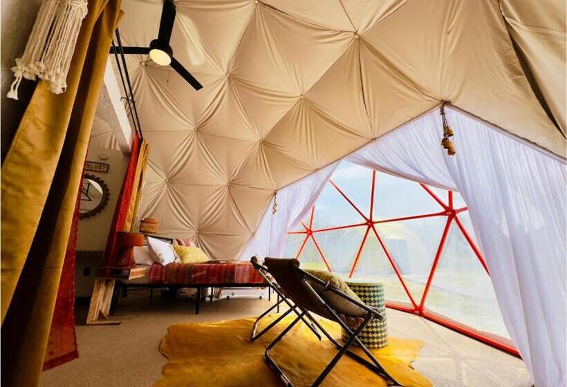 منتجع Daydreamer Domes