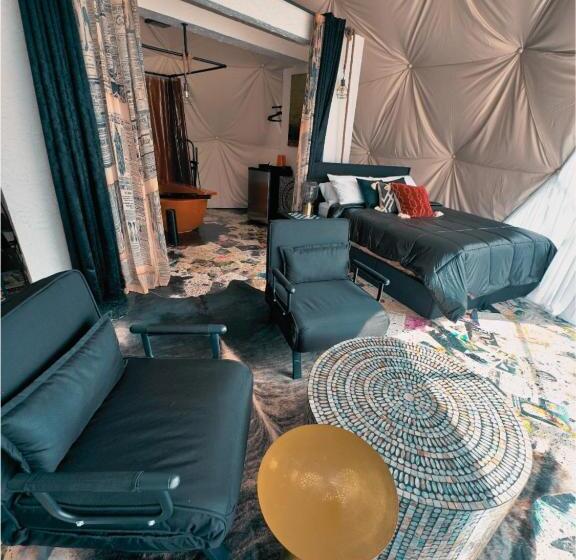 منتجع Daydreamer Domes