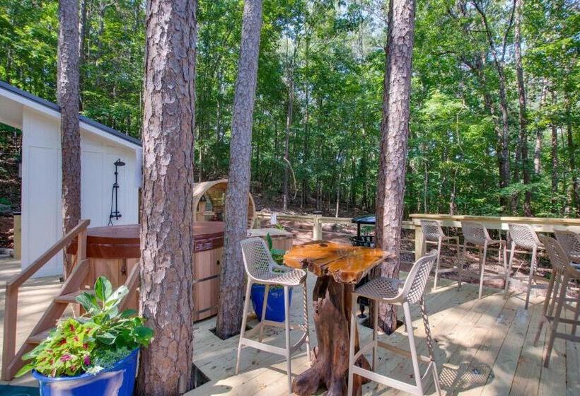 אתר נופש Launch Pad Luxury Glamping Tent Space Theme