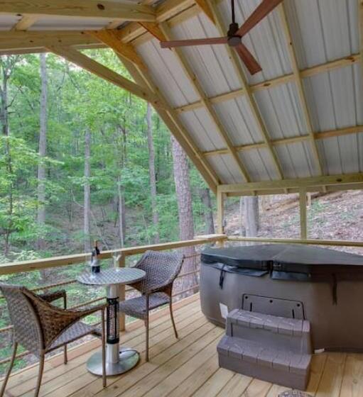 אתר נופש Love Shack Luxury Glamping Tent Honeymoon Theme