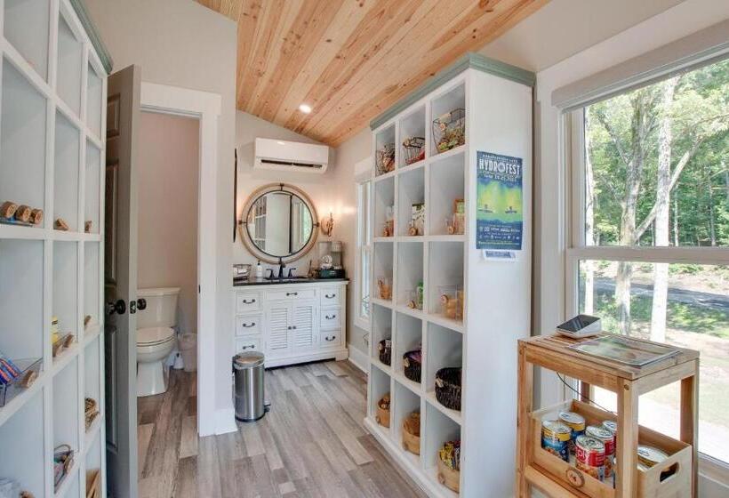 אתר נופש Magnolia Luxury Treehouse Near Lake Guntersville