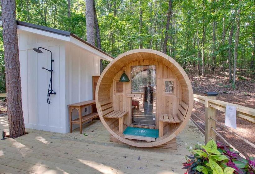 אתר נופש Magnolia Luxury Treehouse Near Lake Guntersville