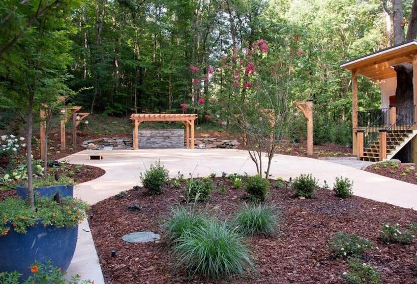 אתר נופש Maple Luxury Treehouse Near Lake Guntersville