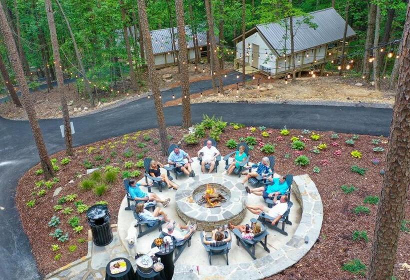 אתר נופש Pine Luxury Treehouse Near Lake Guntersville
