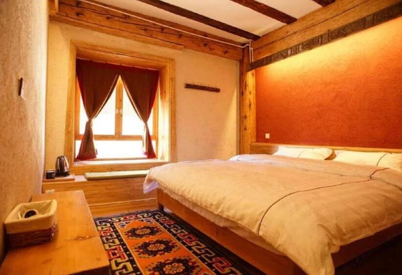 تختخواب و صبحانه Courtyard Shangri La 藏舍小院