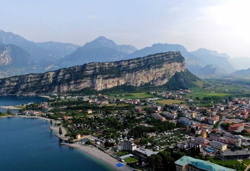 هتل Bike Garnì Villa Maria Torbole