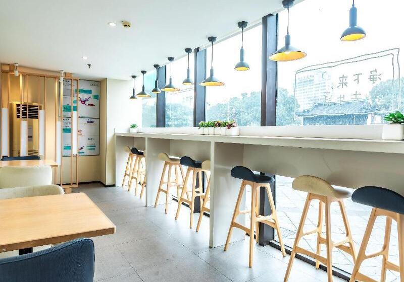 Отель Hanting  Wuxi Railway Station South Square