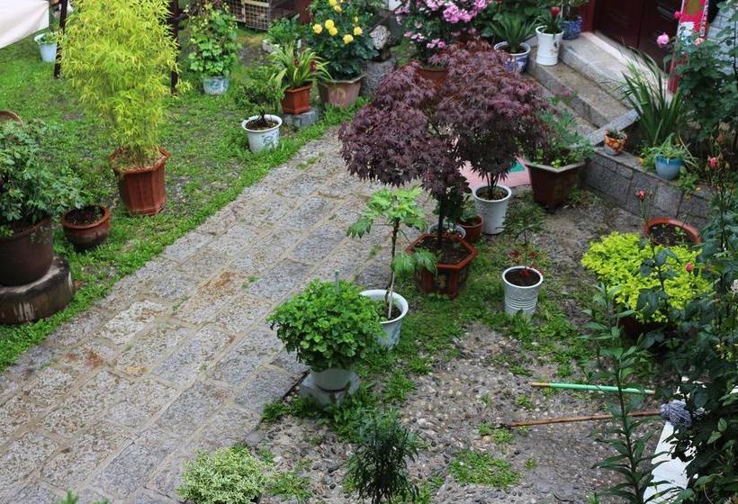 هاستل Shangajoy Seasons Inn