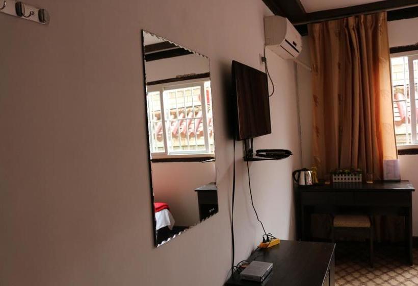 هاستل Shangajoy Seasons Inn