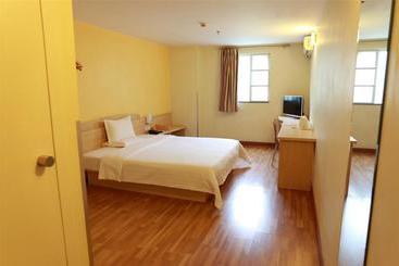 هتل 7days Inn Qingdao Haiyunan Xinglong Road