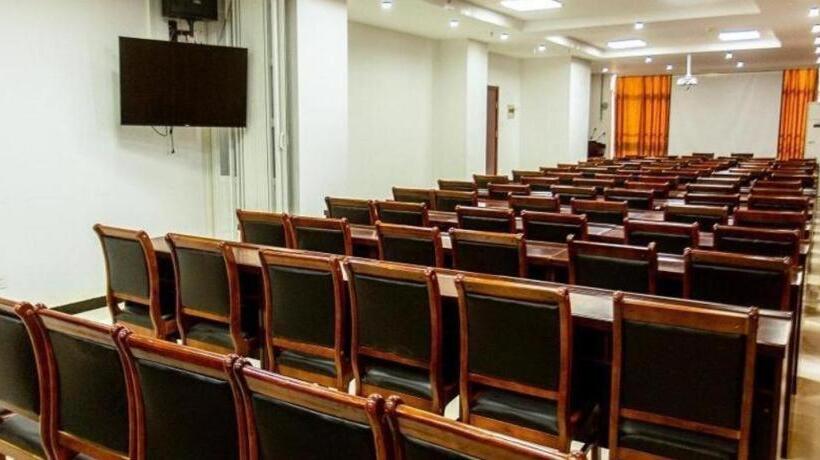 Отель Greentree Inn Zhumadian Yicheng Weisi Road  Business Road