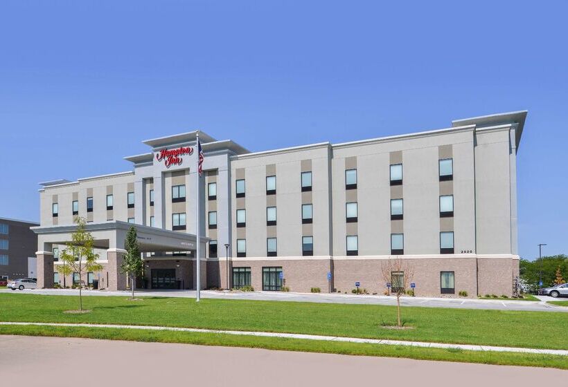 בית מלון כפרי Hampton Inn Omaha Airport