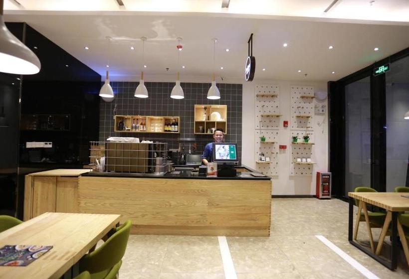 Отель Lavande  Guangzhou Taikoo Hui Square Shipaiqiao Subway Station