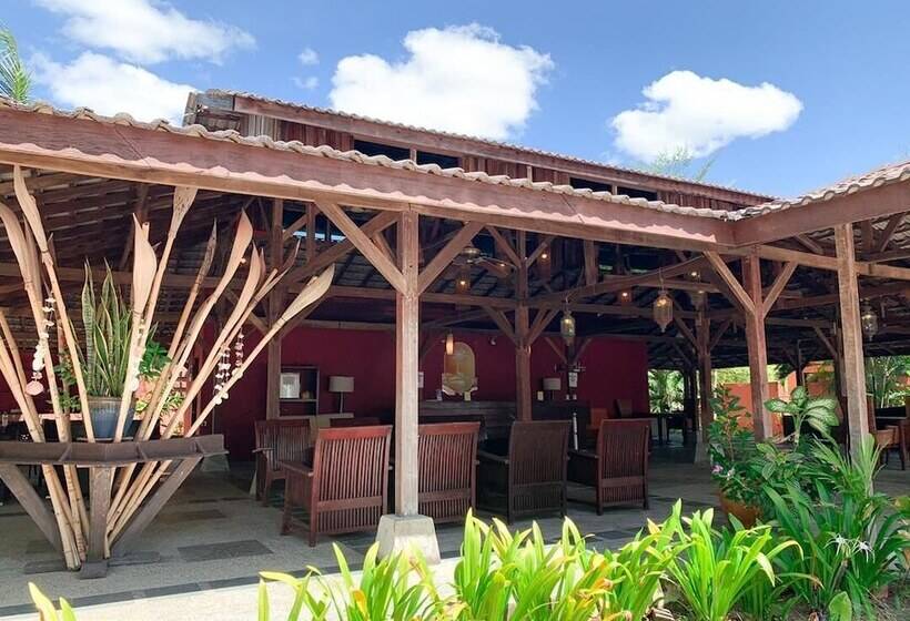 فندق Coconut Beach Villa Langkawi