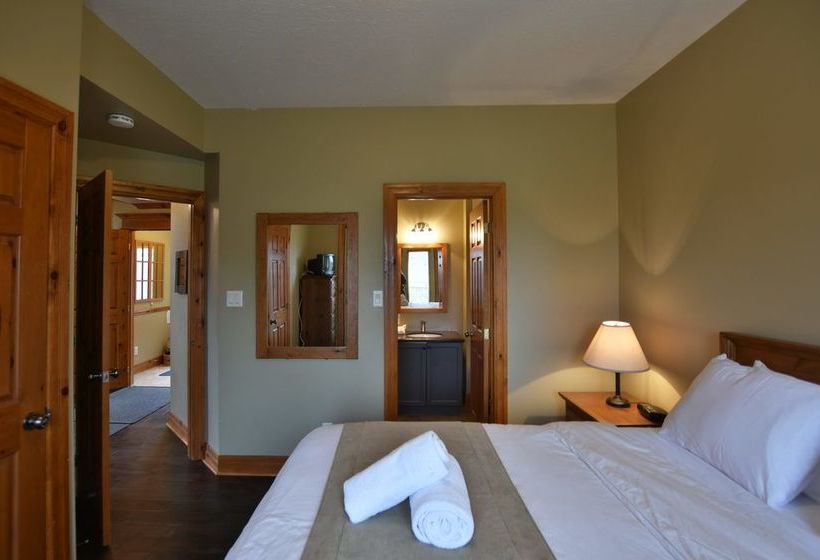 Отель The Lodges At Blue Mountain - Historic Snowbridge Condos
