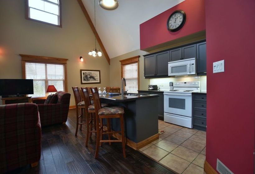 Отель The Lodges At Blue Mountain - Historic Snowbridge Condos