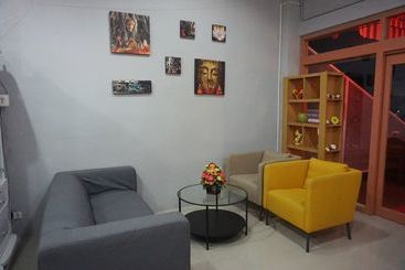Moumou Hostel