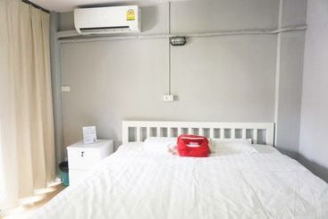 Moumou Hostel