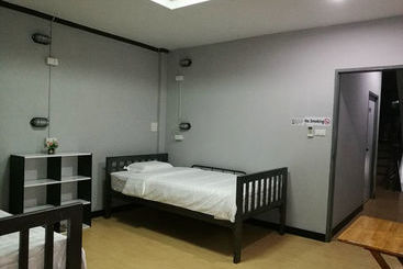 Moumou Hostel