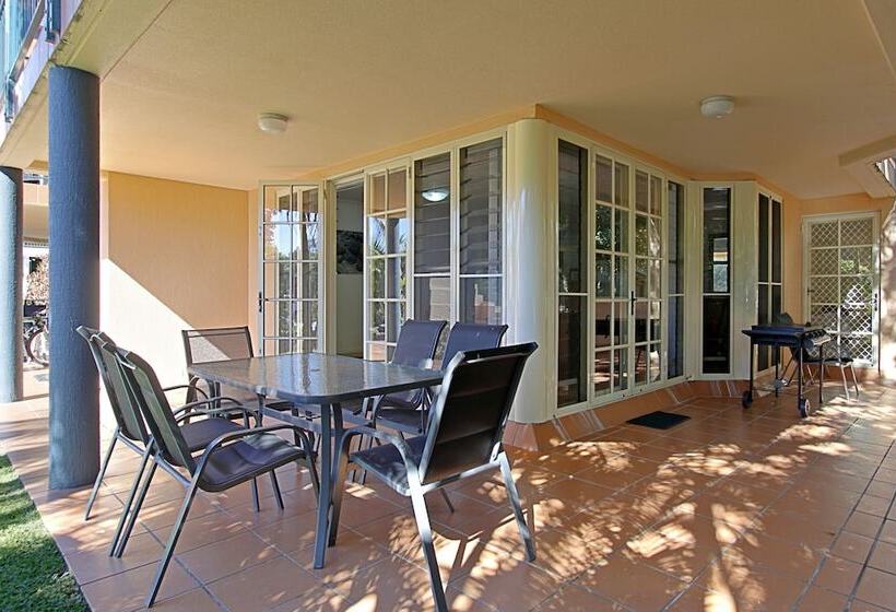 Sea Breeze On Main Beach