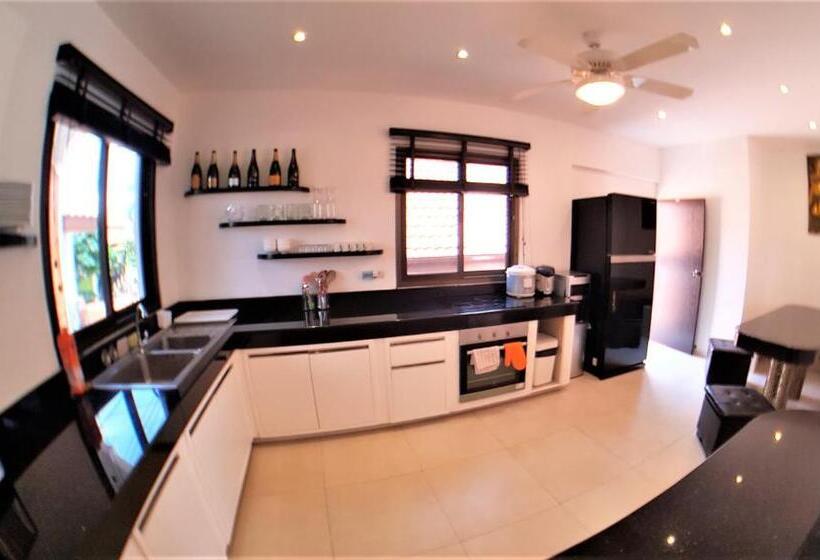 Hideland Luxury Pool Villa Pattaya Walking Street 5 Bedrooms