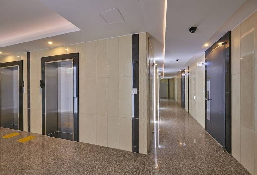 בית מלון כפרי Gwangju Madrid