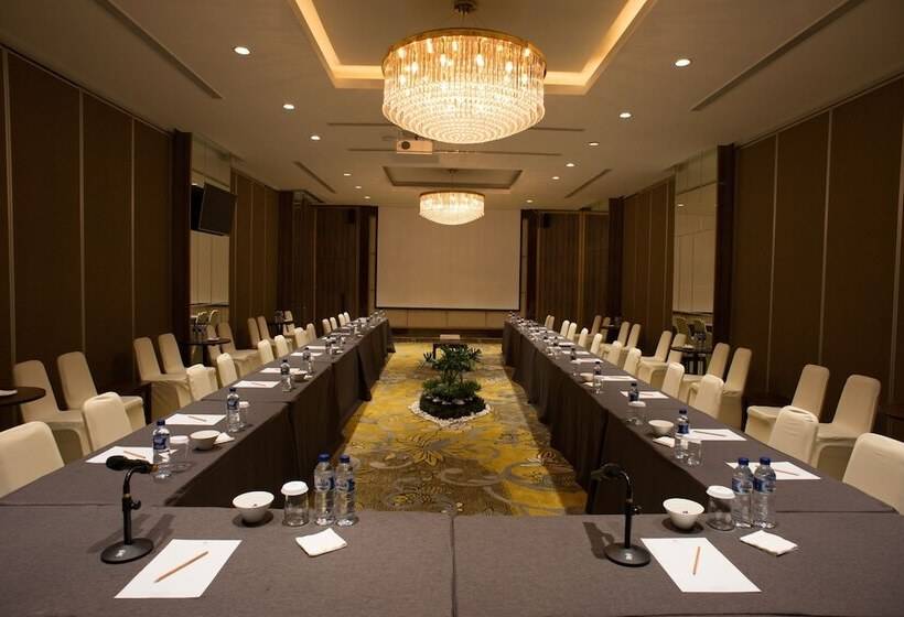 هتل The Crystal Luxury Bay Resort Nusa Dua