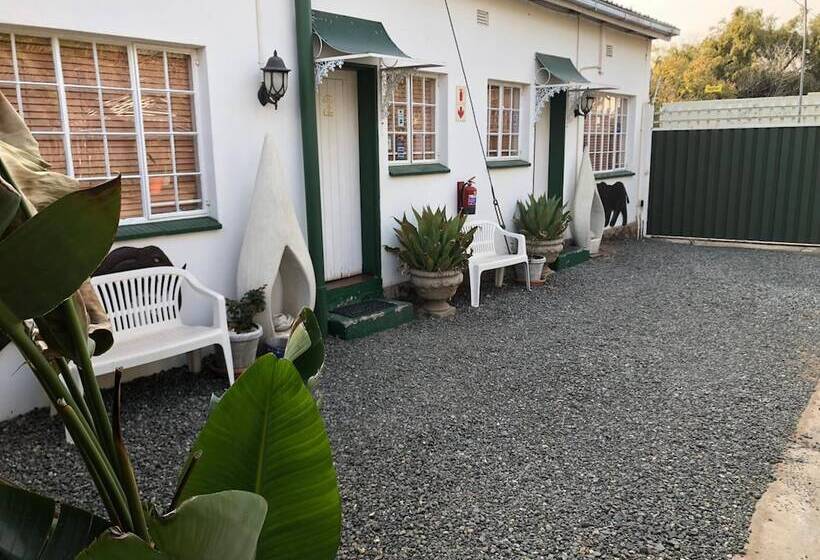 פנסיון The Solomon Guest House